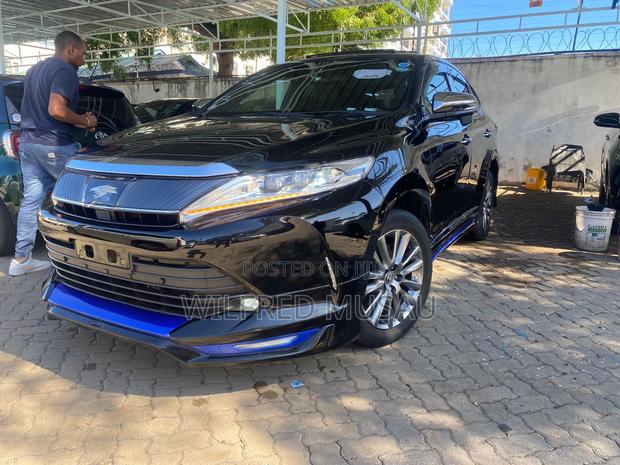 Toyota Harrier 2.0 2018 Black