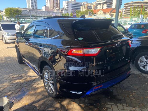 Toyota Harrier 2.0 2018 Black