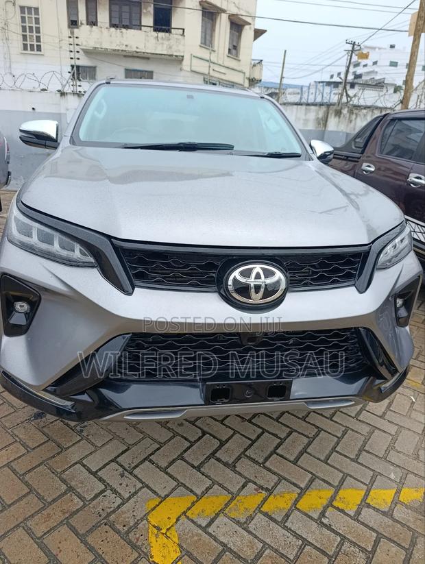 Toyota Fortuner 2018 Silver