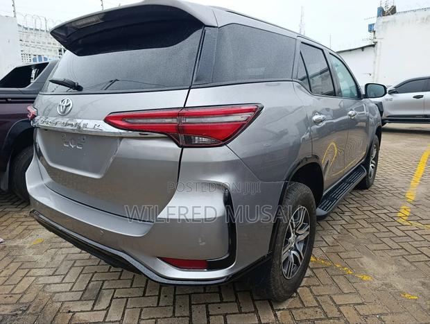 Toyota Fortuner 2018 Silver