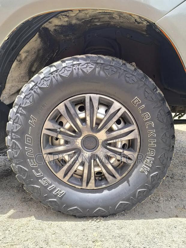Toyota Hilux 2015 Gray