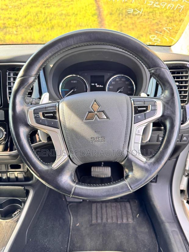 Mitsubishi Outlander 2017 White