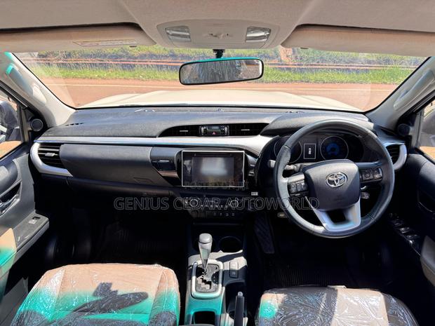 Toyota Hilux 2017 White