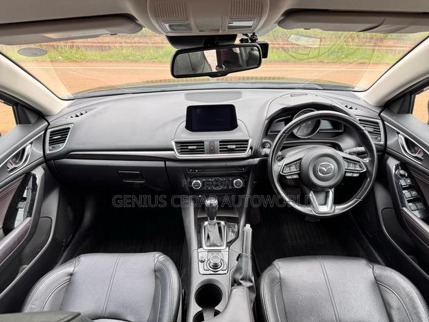 Mazda Axela 2018 Brown