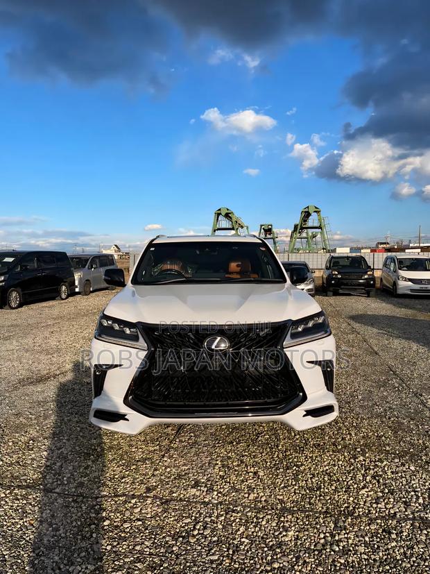 Lexus LX 570 AWD 2019 White