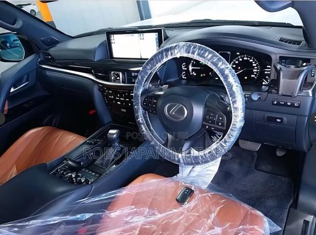 Lexus LX 570 AWD 2019 White