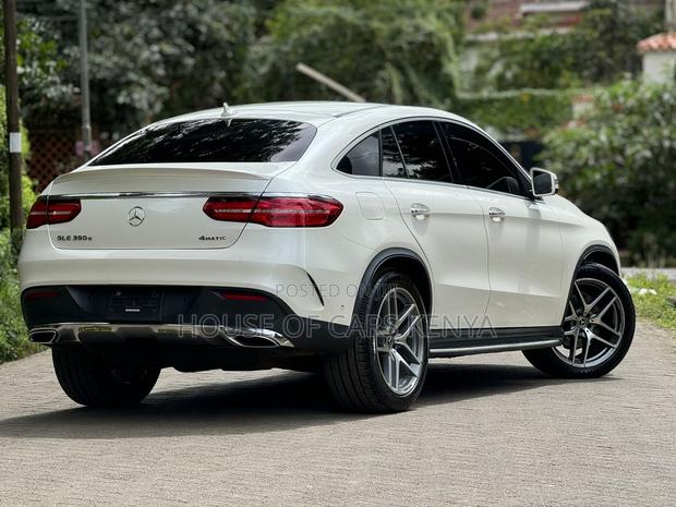Mercedes-Benz GLE-Class GLE 350d 4MATIC 2018 White