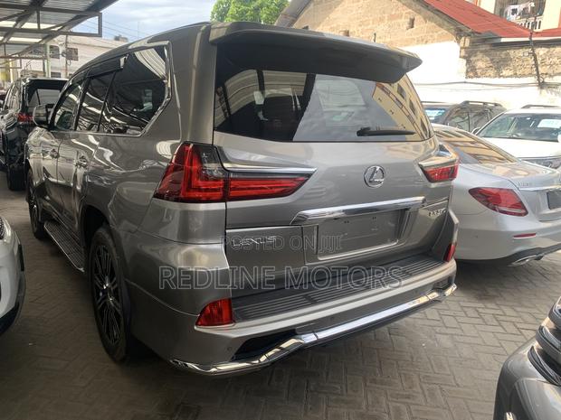 Lexus LX 570 (5 seats) AWD 2017 Ivory
