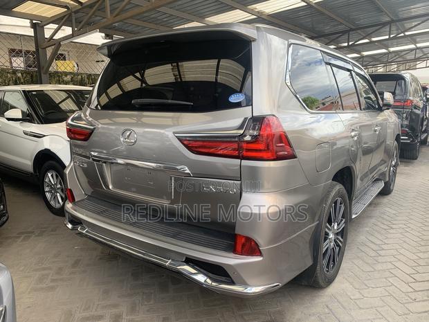 Lexus LX 570 (5 seats) AWD 2017 Ivory