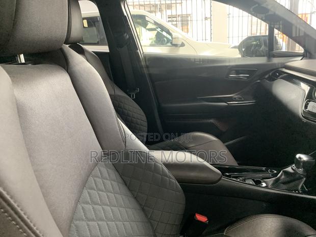 Toyota C-HR XLE FWD Sport Utility (2.0L 4cyl 2AM) 2018 Matt Black