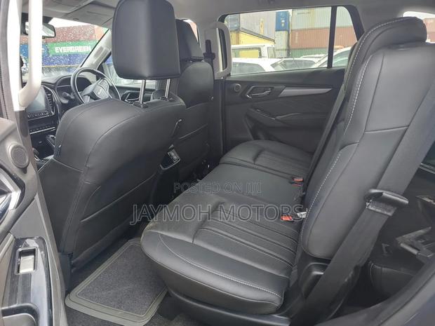 Isuzu MU-X 2023 Gray