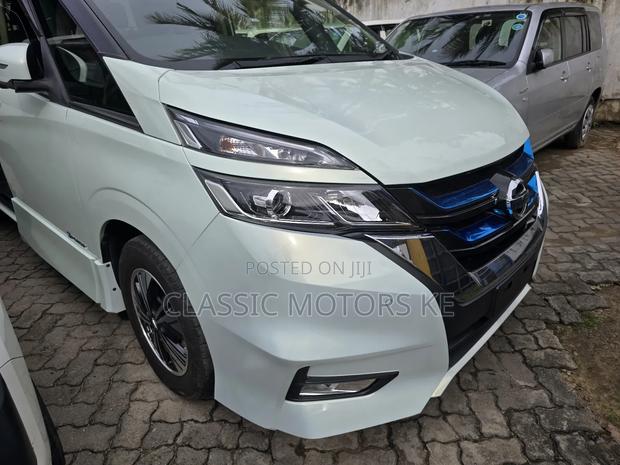 Nissan Serena 2018 White