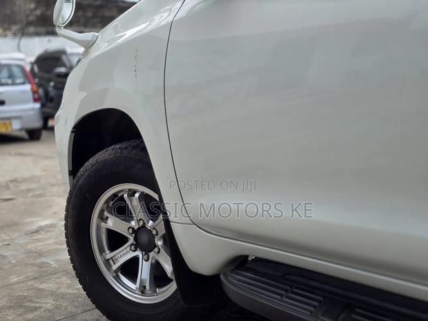 Toyota Land Cruiser Prado 2.8 2019 White