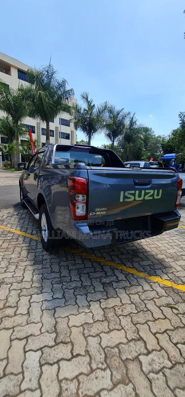 New Isuzu D-MAX 2025 Gray