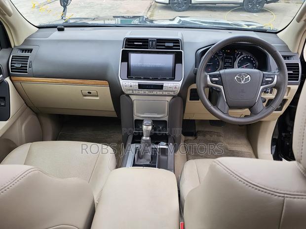 Toyota Land Cruiser Prado 2.7 2018 Matt Black