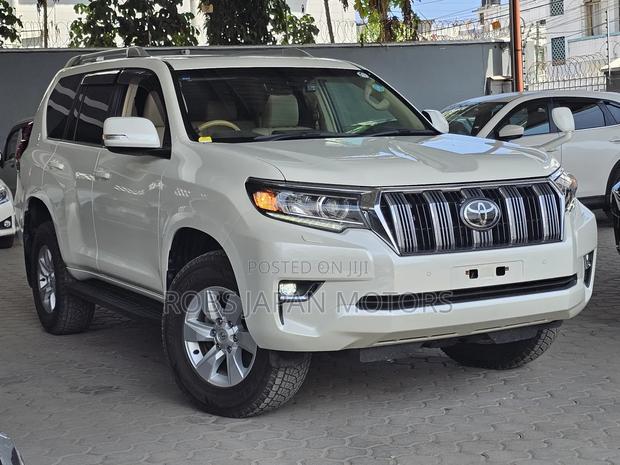 Toyota Land Cruiser Prado 2.8 2019 White