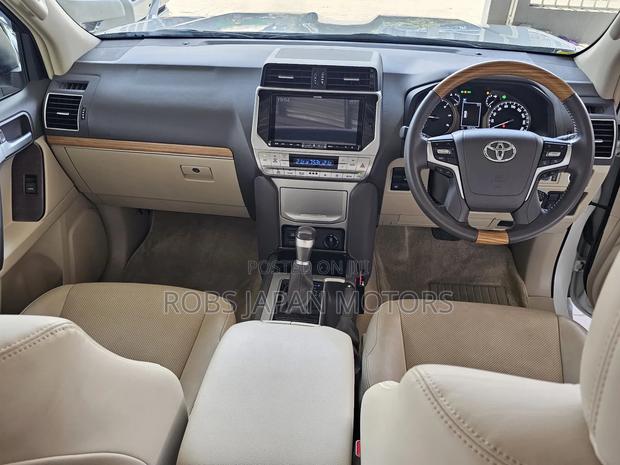 Toyota Land Cruiser Prado 2.8 2019 White