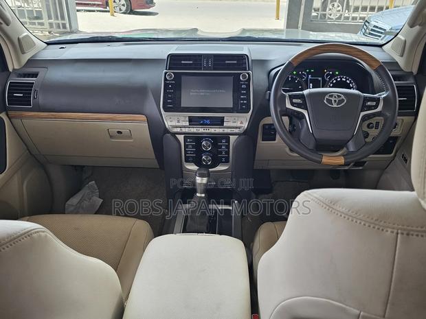 Toyota Land Cruiser Prado 2.8 2018 Off white