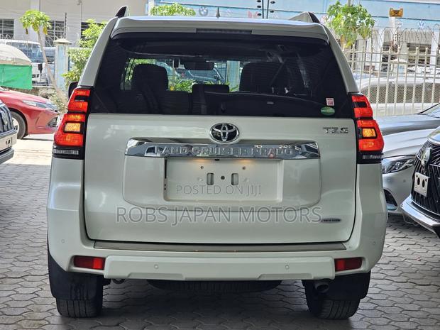 Toyota Land Cruiser Prado 2.8 2018 Off white