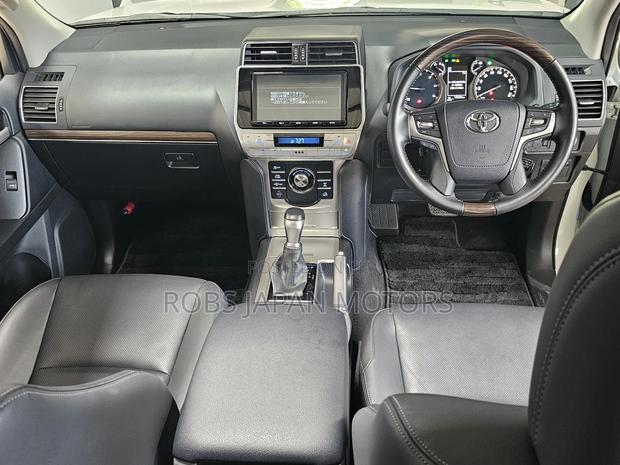 Toyota Land Cruiser Prado 2.8 2018 Ivory