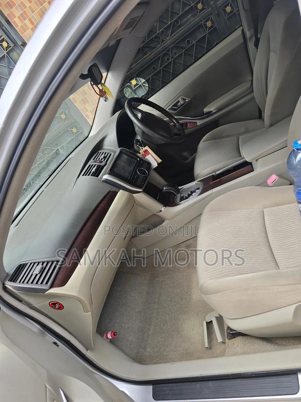 Toyota Premio 2013 Silver