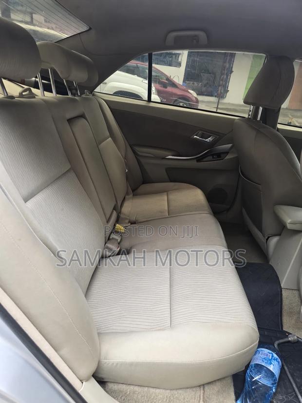 Toyota Premio 2013 Silver