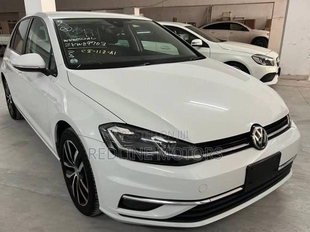 Volkswagen Golf TSI S FWD 2018 White