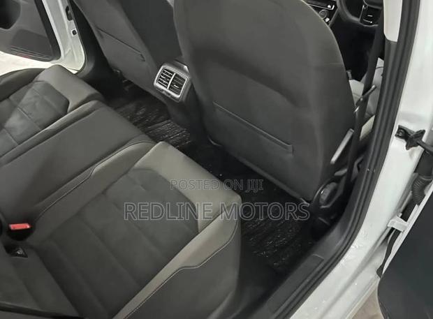 Volkswagen Golf TSI S FWD 2018 White
