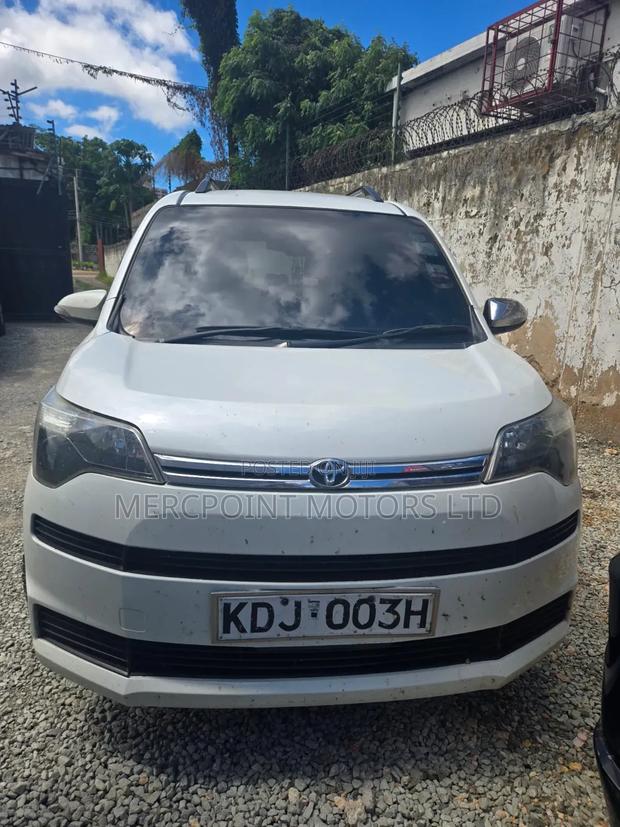 Toyota Spade 1.5 2015 White