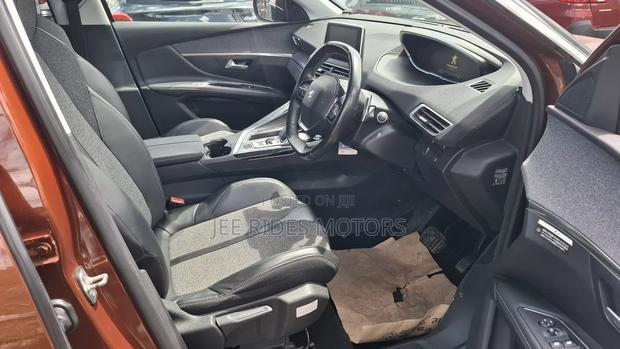 Peugeot 3008 2018 Brown
