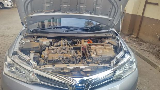 Toyota Corolla Fielder 2018 Silver