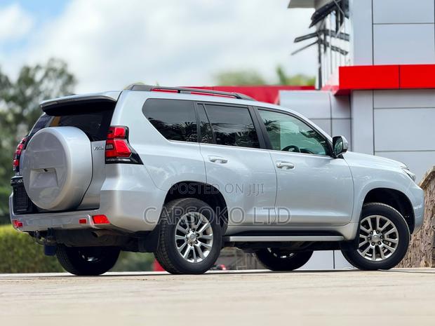 Toyota Land Cruiser Prado 2.8 2019 Silver