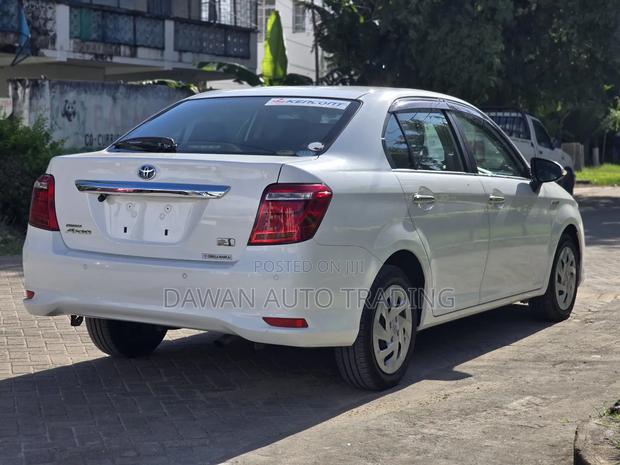 Toyota Axio 1.5 Hybrid 2WD 2018 White