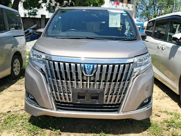Toyota Esquire 1.8 FWD Hybrid (7 seater) 2019 Gold