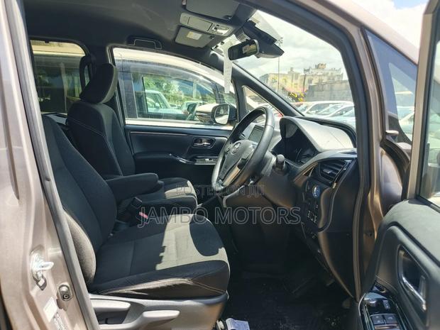Toyota Esquire 1.8 FWD Hybrid (7 seater) 2019 Gold