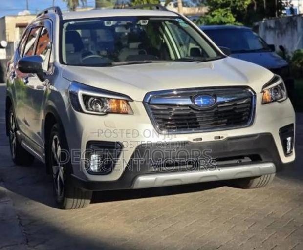 Subaru Forester Premium AWD 2019 White