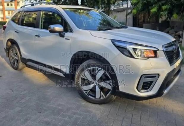 Subaru Forester Premium AWD 2019 White