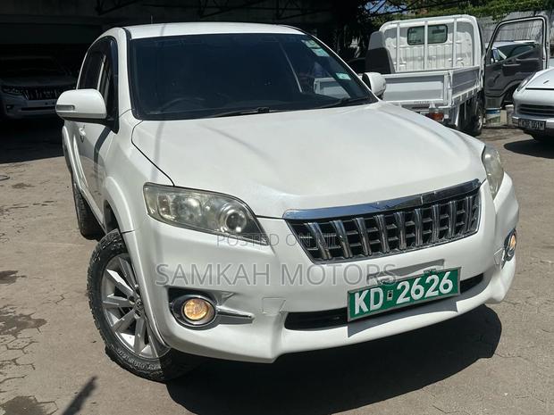 Toyota Vanguard 2015 White