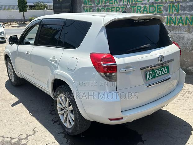 Toyota Vanguard 2015 White