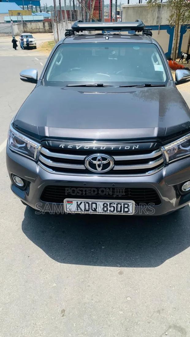 Toyota Hilux 2017 Gray