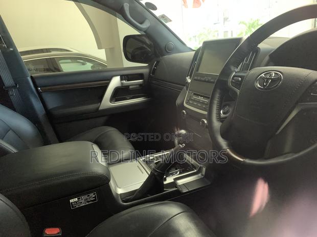 Toyota Land Cruiser 4.6 V8 ZX 2018 Matt Black