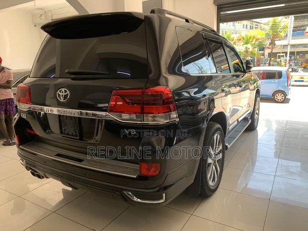 Toyota Land Cruiser 4.6 V8 ZX 2018 Matt Black