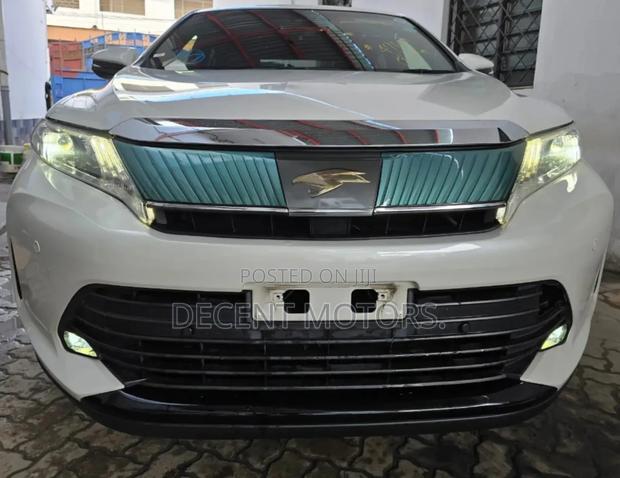 Toyota Harrier 2.0 2019 White