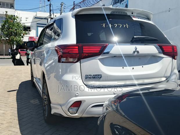 Mitsubishi Outlander 2.0 PHEV AWD 2019 White