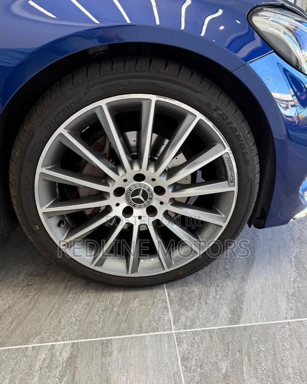 Mercedes-Benz C180 2019 Blue