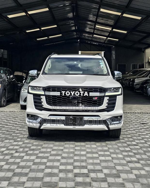 Toyota Land Cruiser 2022 White