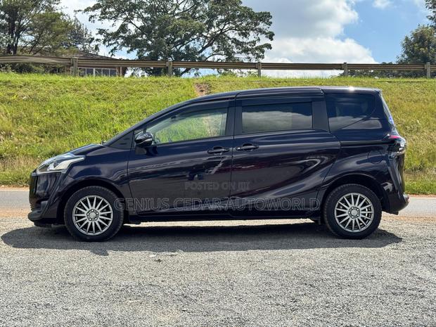 Toyota Sienta 2018 Purple