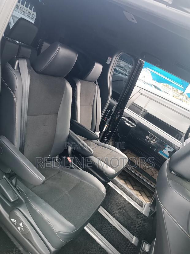 Toyota Noah 2018 White