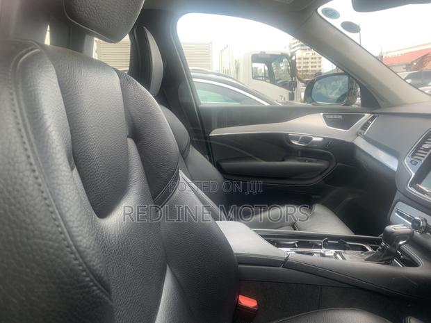 Volvo XC90 T5 Momentum 5P FWD 2018 Matt Black