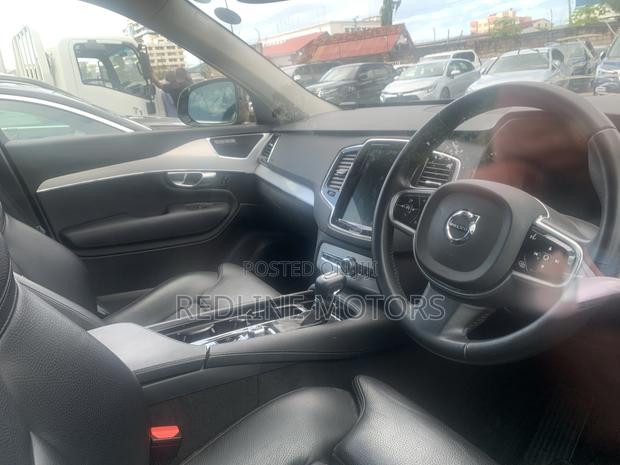 Volvo XC90 T5 Momentum 5P FWD 2018 Matt Black